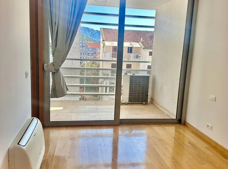 Mieszkanie 3 pokoi 85 m² Budva, Czarnogóra