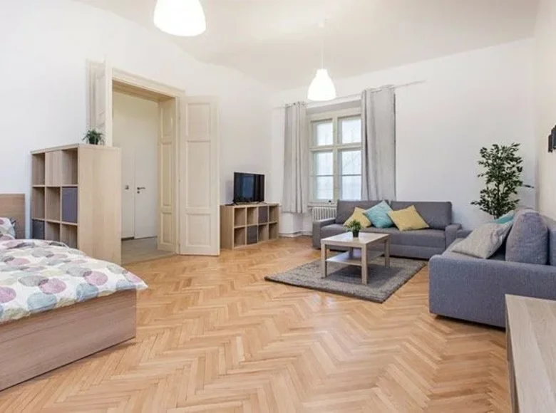 Mieszkanie 4 pokoi 91 m² Praga, Czechy