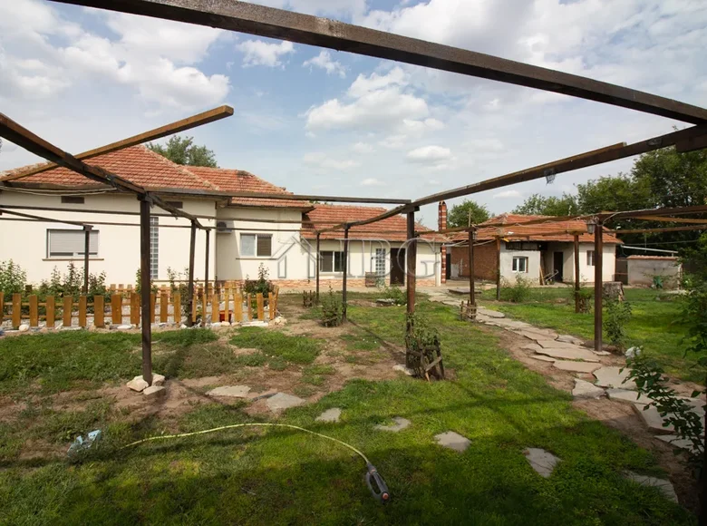 4 bedroom house 100 m² Polski Trambesh, Bulgaria