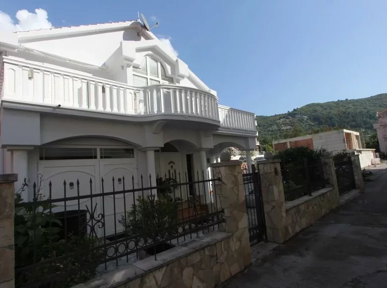 Casa 5 habitaciones  Budva, Montenegro