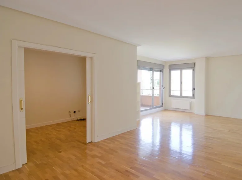Квартира 3 спальни 160 м² Мадрид, Испания