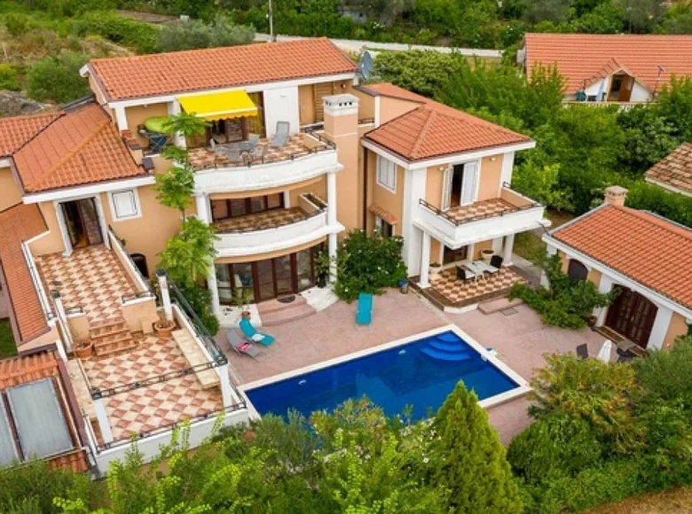 4-Schlafzimmer-Villa 450 m² Gradiosnica, Montenegro