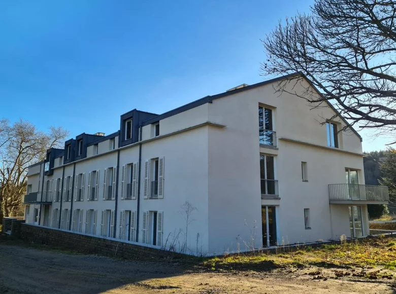 Hotel 250 m² in Poitiers, France