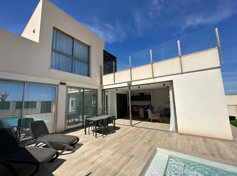 Willa 3 pokoi 348 m², World