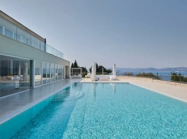 villa de 5 dormitorios 915 m² Umag, Croacia