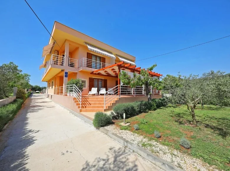 Villa 9 Schlafzimmer 390 m² Durrës, Albanien
