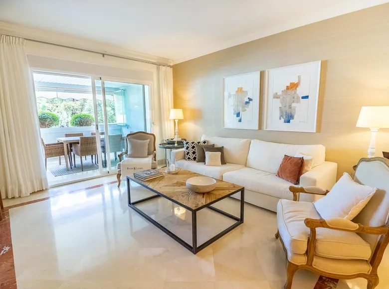 Mieszkanie 2 pokoi 140 m² Marbella, Hiszpania