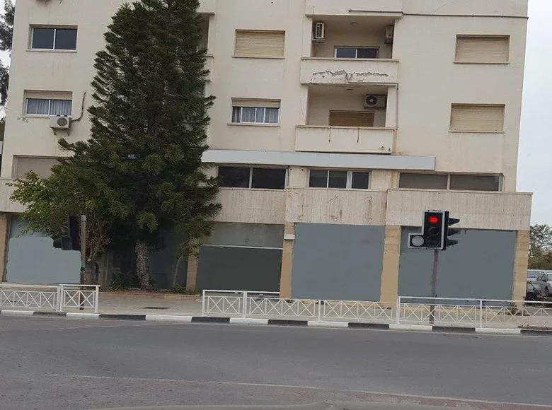 Boutique 604 m² à Larnaca, Bases souveraines britanniques