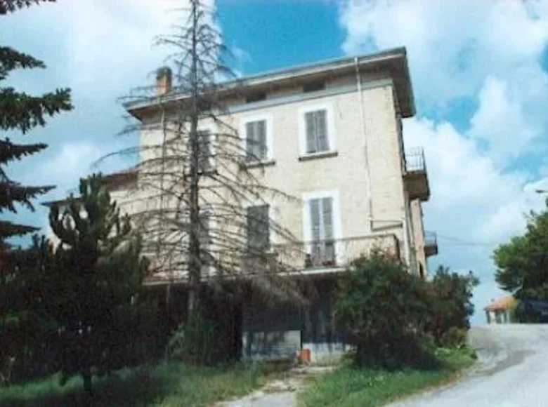 Casa 18 habitaciones 700 m² Terni, Italia