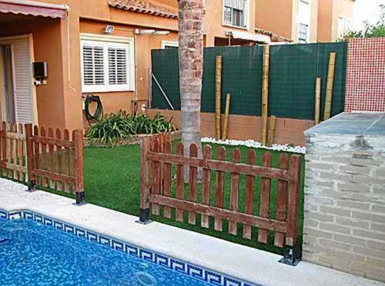 Townhouse 4 bedrooms 190 m² la Pobla de Vallbona, Spain