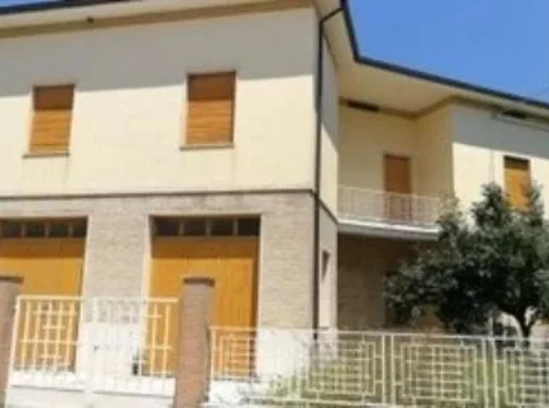 Adosado 10 habitaciones 300 m² Montottone, Italia
