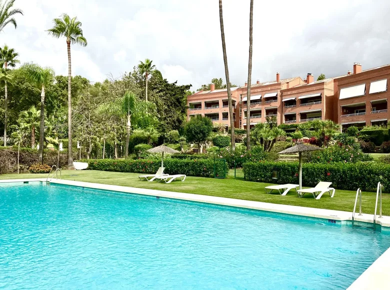 Mieszkanie 4 pokoi 185 m² Marbella, Hiszpania