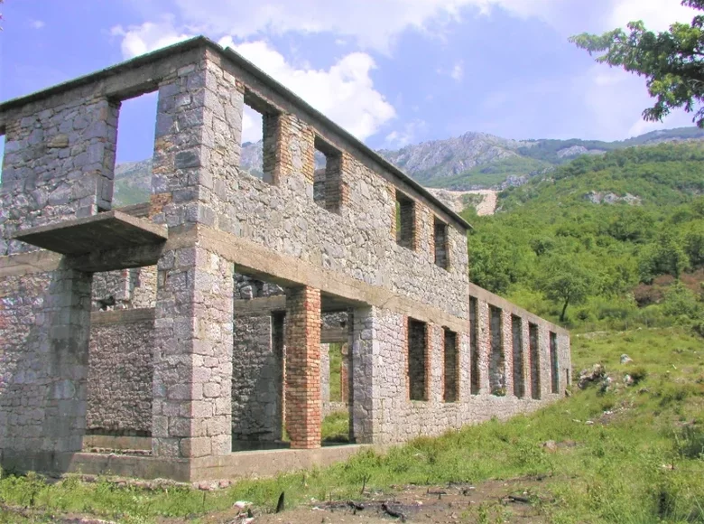 House 590 m² Montenegro, Montenegro