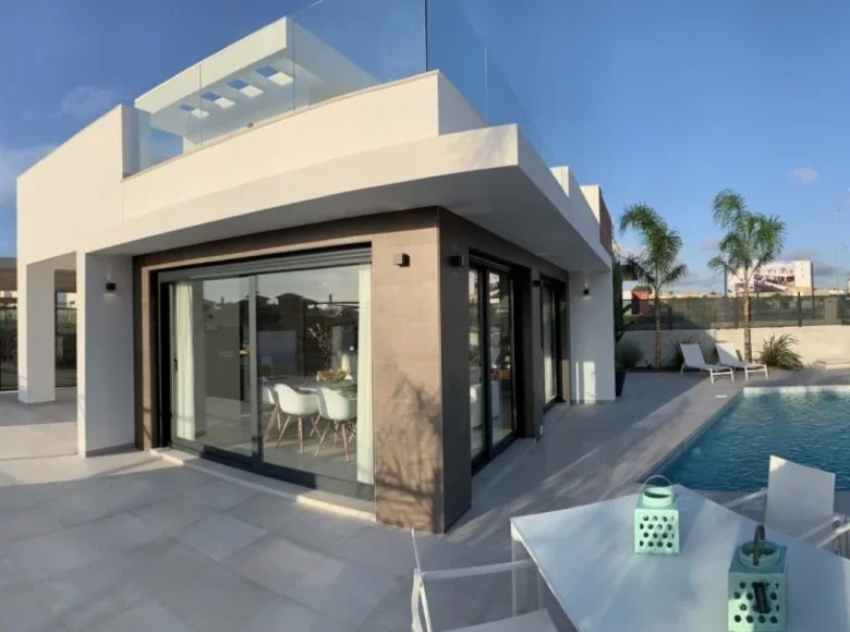 Villa de tres dormitorios 128 m² Almoradi, España