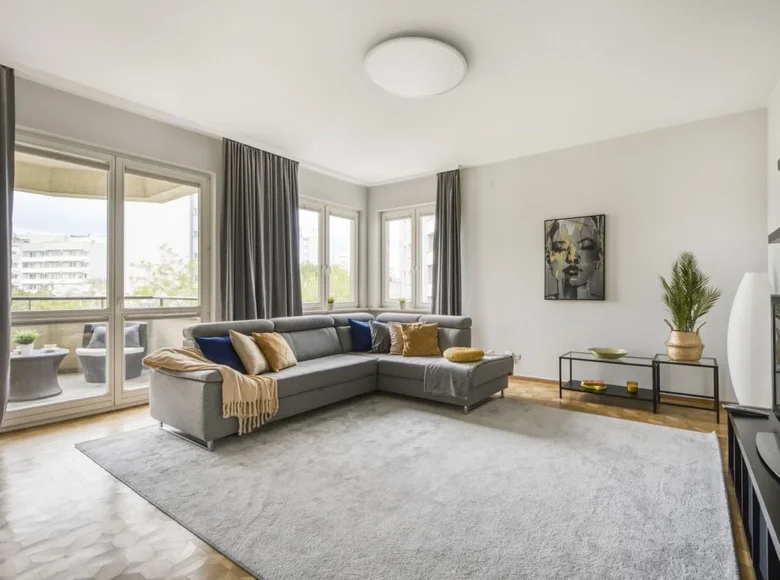 Mieszkanie 4 pokoi 98 m² w Warszawa, Polska