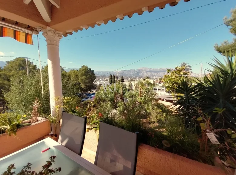 4-Schlafzimmer-Villa 366 m² lAlfas del Pi, Spanien