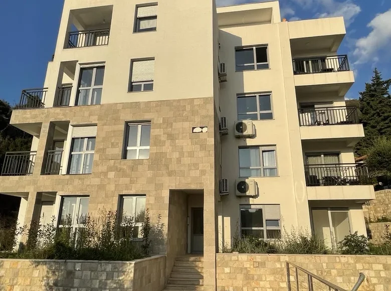 2 bedroom apartment 54 m² Tivat, Montenegro