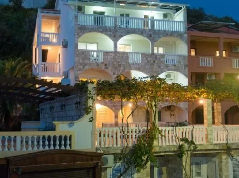 Apartment 12 bedrooms  Petrovac na Moru, Montenegro