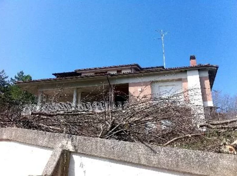 House 13 rooms 400 m² Montappone, Italy