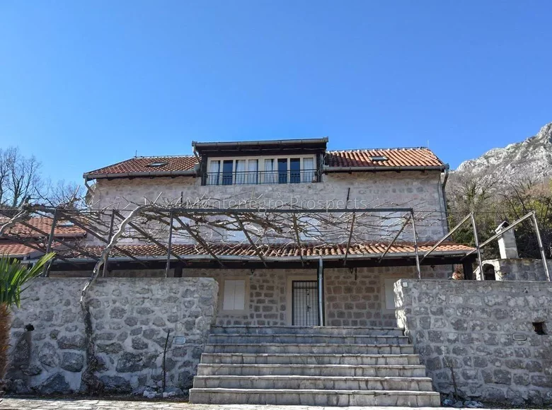 Casa 5 habitaciones 324 m² Bijela, Montenegro