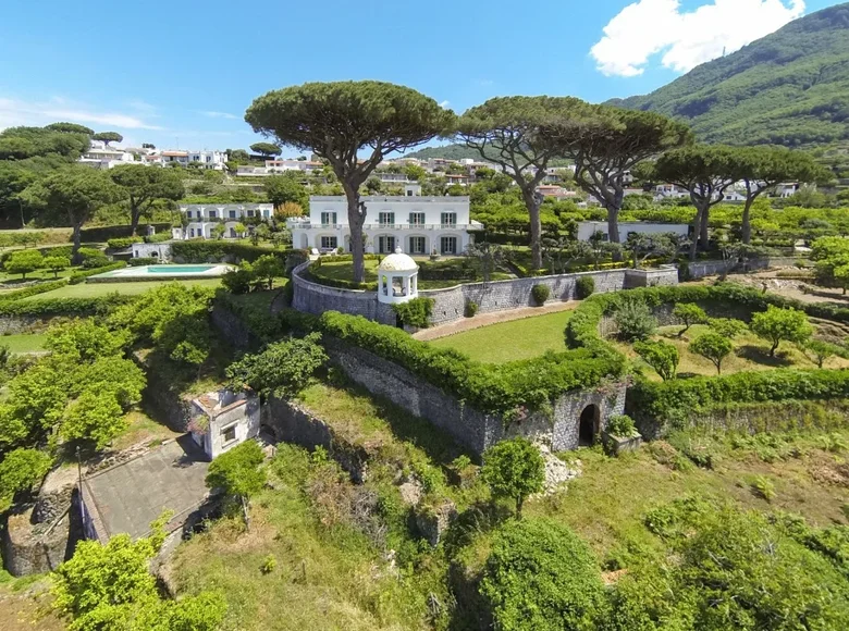 House 1 500 m² Palma Campania, Italy