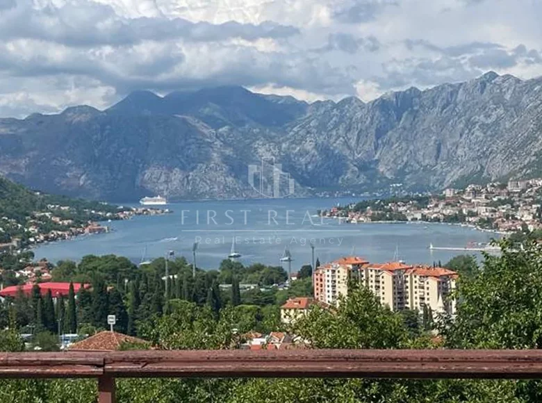 Casa 9 habitaciones 450 m² Kotor, Montenegro