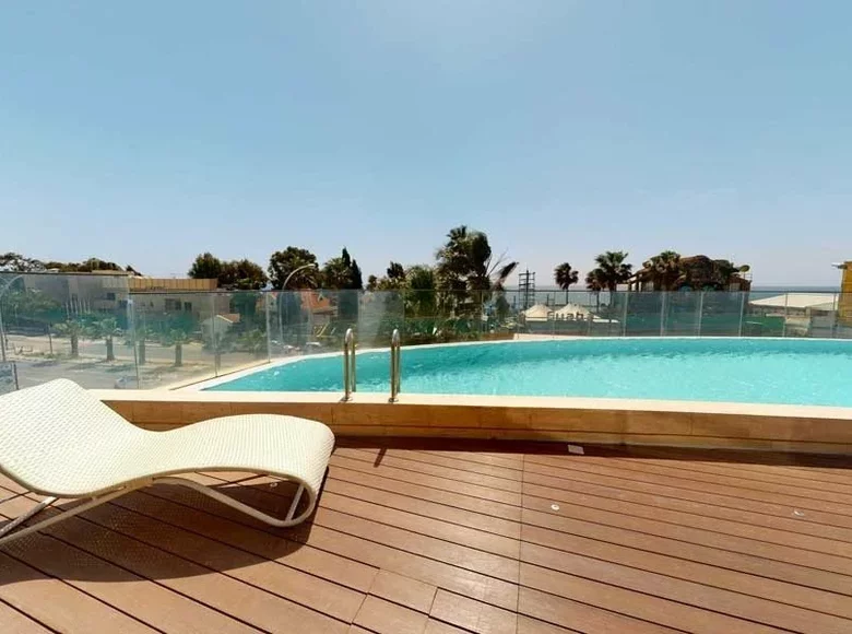 Mieszkanie 4 pokoi 240 m² Limassol District, Cyprus