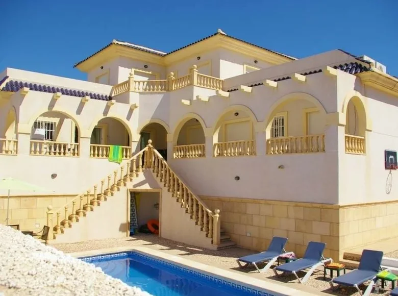 5 bedroom house 265 m² Alicante, Spain