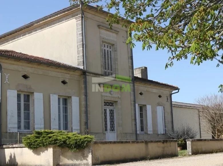 Commercial property 260 m² in Bordeaux, France