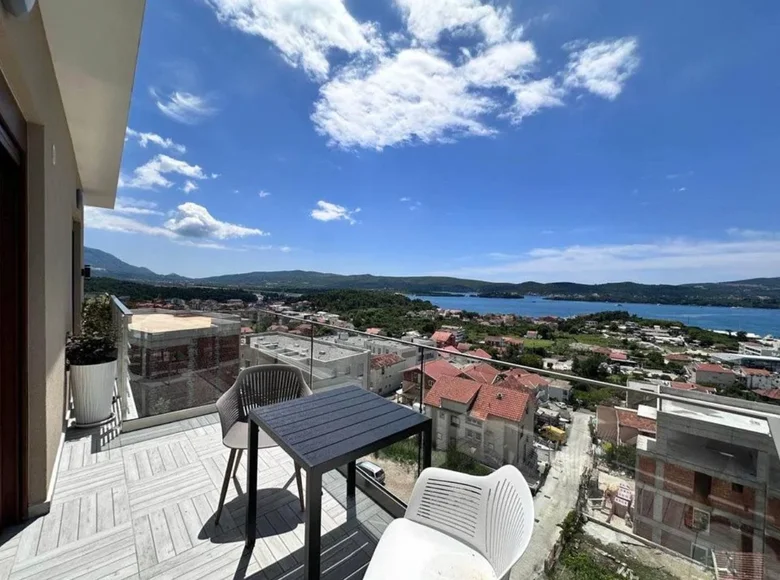 2-Schlafzimmer-Penthouse  Tivat, Montenegro