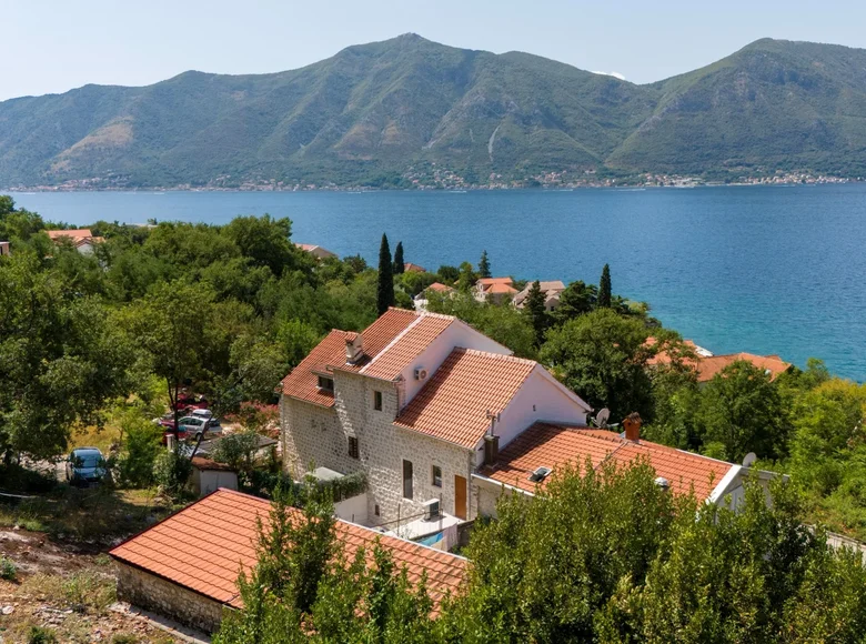 Haus 6 zimmer 150 m² Dobrota, Montenegro