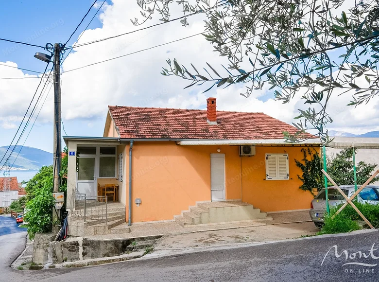 Villa mit 2 Schlafzimmern 119 m² Tivat, Montenegro