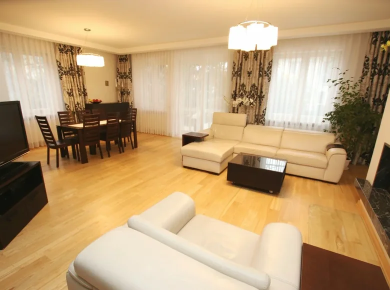 Haus 7 Zimmer 357 m² Warschau, Polen