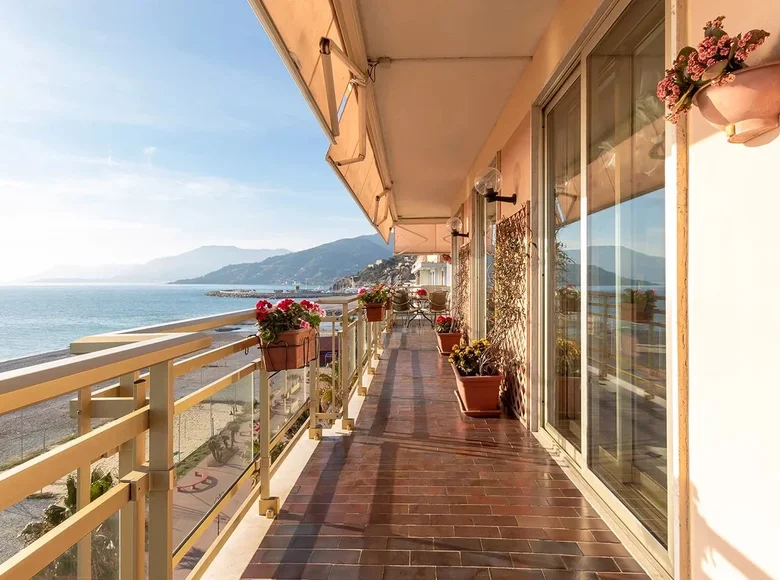 Apartamento 3 habitaciones 360 m² Ventimiglia, Italia