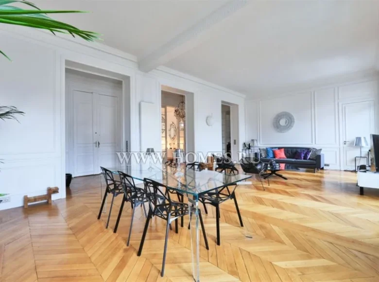 4 bedroom apartment 210 m² Paris, France