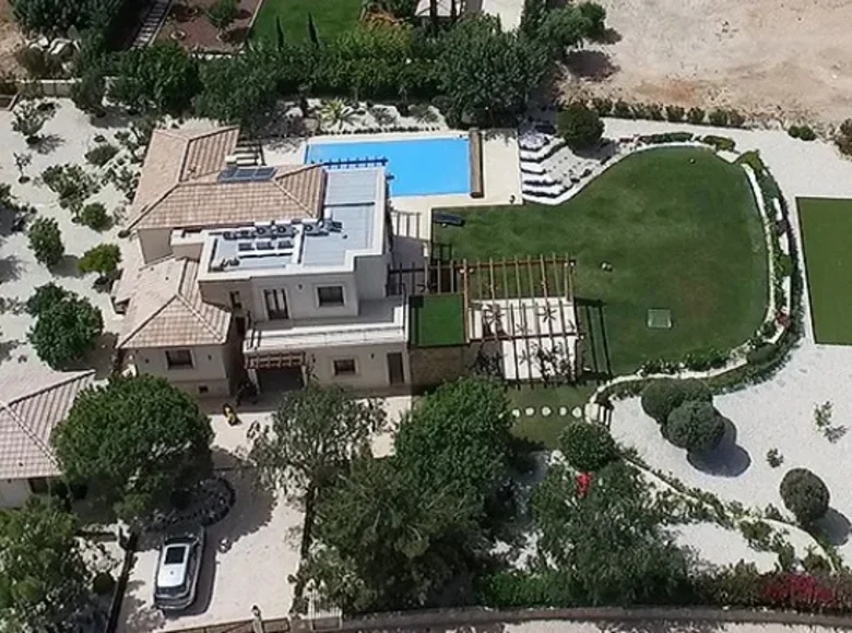6 bedroom house 400 m² Kouklia, Cyprus