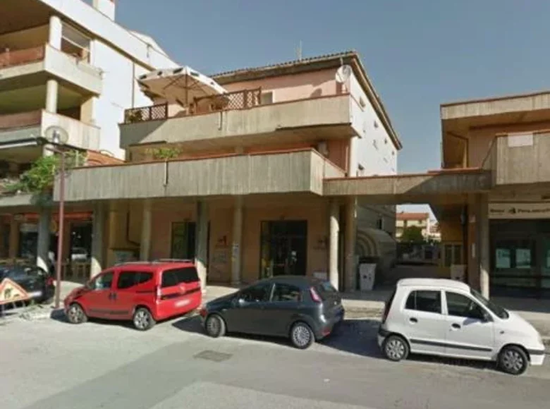 Commercial property 100 m² in Giulianova, Italy