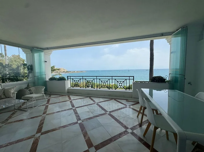 Mieszkanie 3 pokoi 126 m² Estepona, Hiszpania