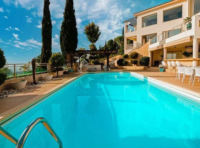 Villa 8 bedrooms 400 m² Tremithousa, Cyprus