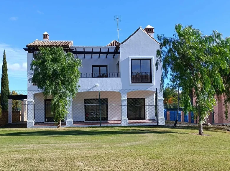 4-Zimmer-Villa 235 m² Estepona, Spanien