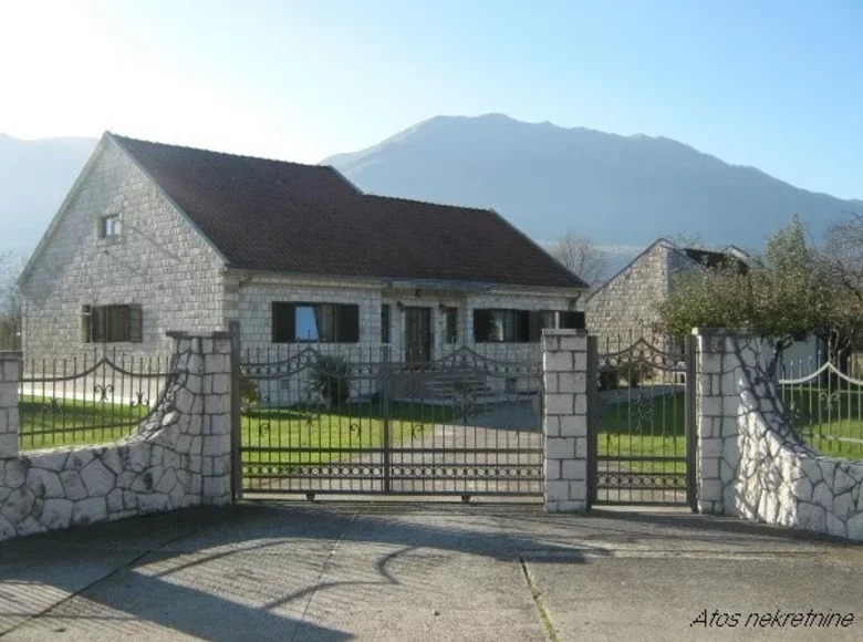 Casa 5 habitaciones 200 m² Podgorica, Montenegro