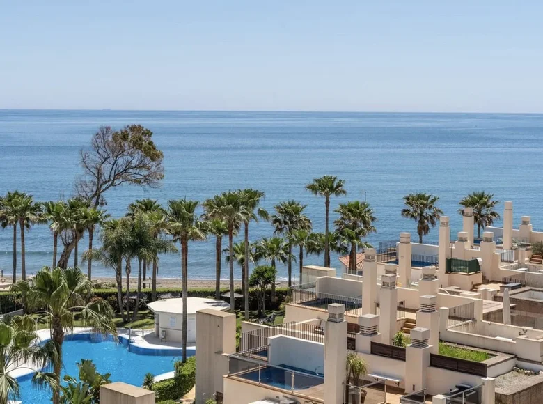 Wohnung 2 Schlafzimmer 130 m² Estepona, Spanien