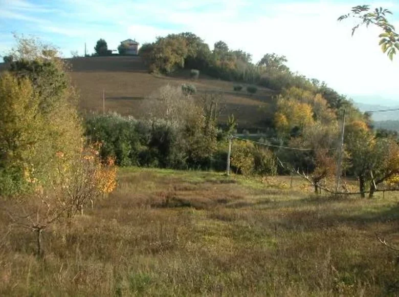 Grundstück 450 000 m² Terni, Italien