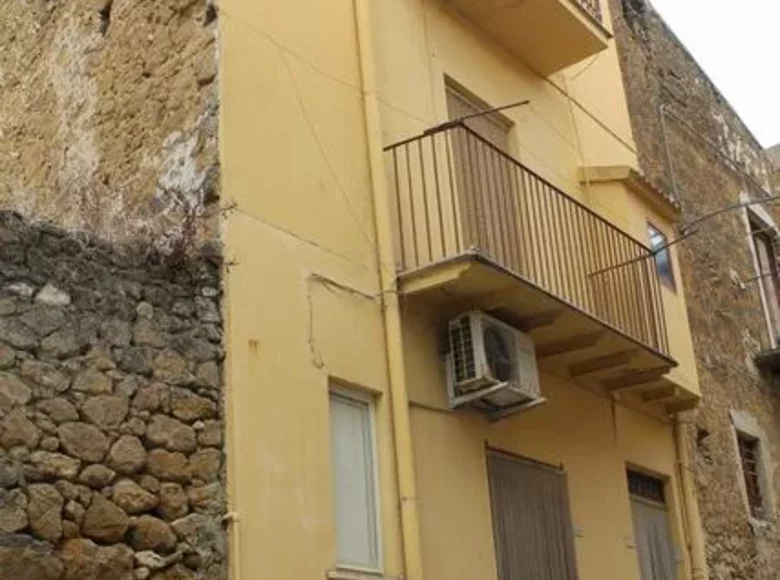 3 bedroom townthouse 250 m² Cianciana, Italy