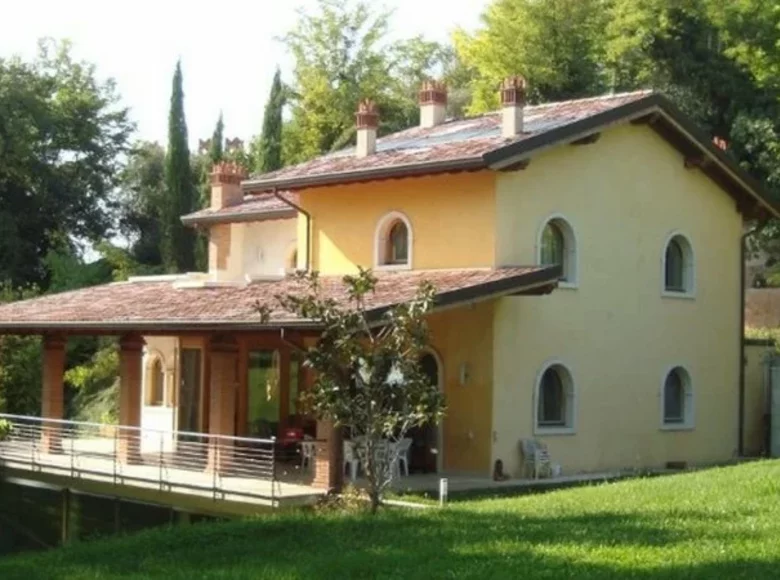 Villa de 7 dormitorios 800 m² Véneto, Italia