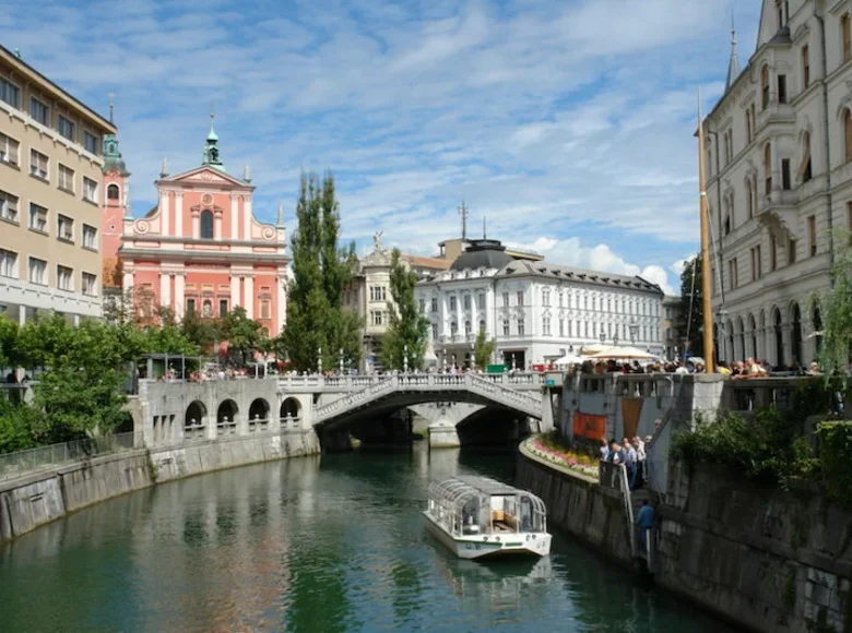 Hotel 2 560 m² in Ljubljana, Slovenia