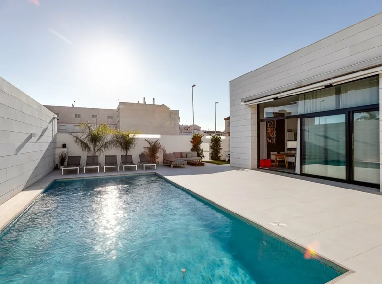 Villa de tres dormitorios 117 m² Pilar de la Horadada, España