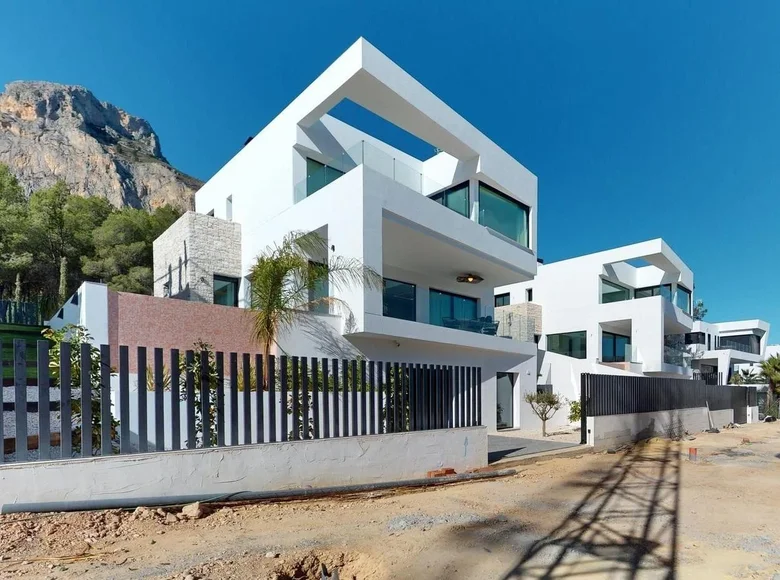 Villa de tres dormitorios 293 m² Alfaz del Pi, España