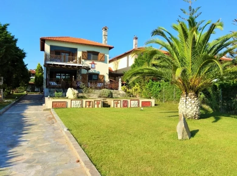 5 bedroom house 290 m² Nea Roda, Greece