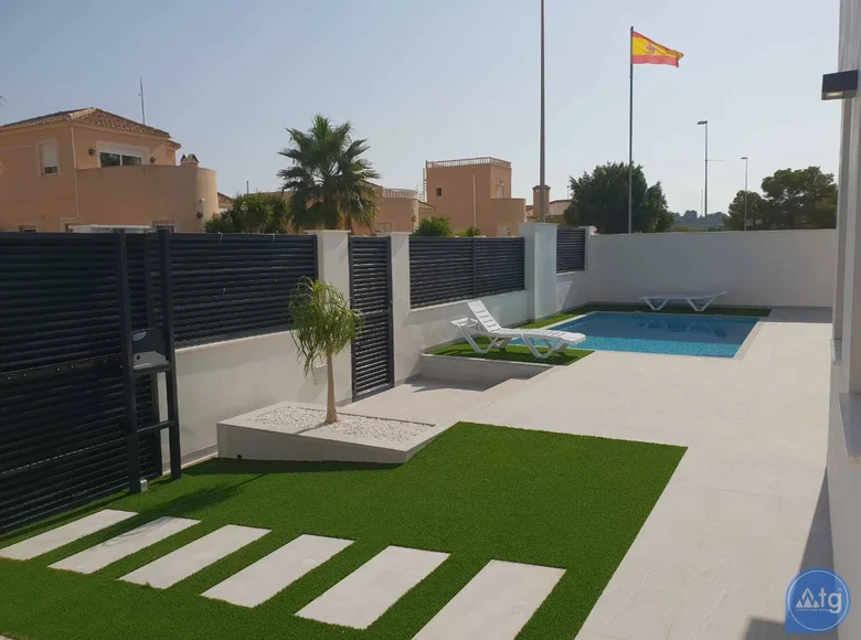 Villa de tres dormitorios 116 m² Pilar de la Horadada, España